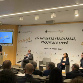 Confcommercio, l’illegalità costa 39,2 mld. Una zavorra per la crescita
