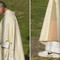 Papa Leone XIV indossa le Nike, sotto la veste sacra spuntano le sneakers: la foto virale