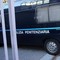Rivolta nel carcere di Rieti, sala ricreativa in fiamme: 6 agenti penitenziari in ospedale