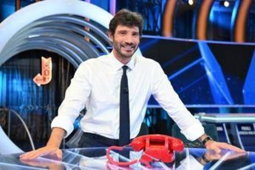 De Martino torna con Affari Tuoi, le novità: dallo studio 'versatile' a Tommasino De Martino torna con Affari Tuoi, le novità: dallo studio 'versatile' a Tommasino