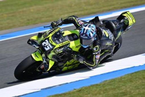 MotoGp, Fernandez il più veloce nelle libere davanti a Marquez caduto senza conseguenze