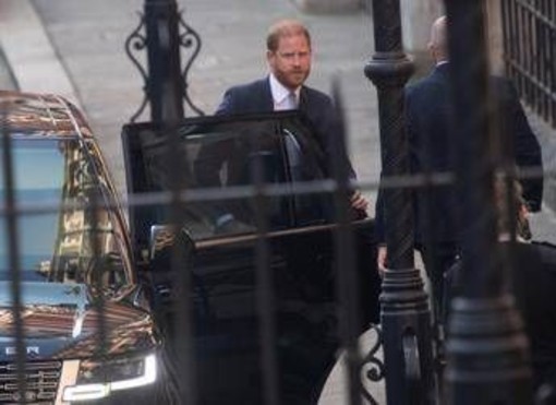 &quot;Harry non è una vittima ma un ricco che si lamenta&quot;, la stoccata del Guardian