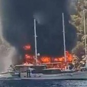 Turchia, incendio a bordo di una nave turistica: oltre cento passeggeri evacuati Turchia, incendio a bordo di una nave turistica: oltre cento passeggeri evacuati