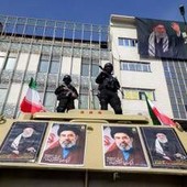 Iran: "Negoziati con Usa non all'ordine del giorno, attacchi finché necessario"