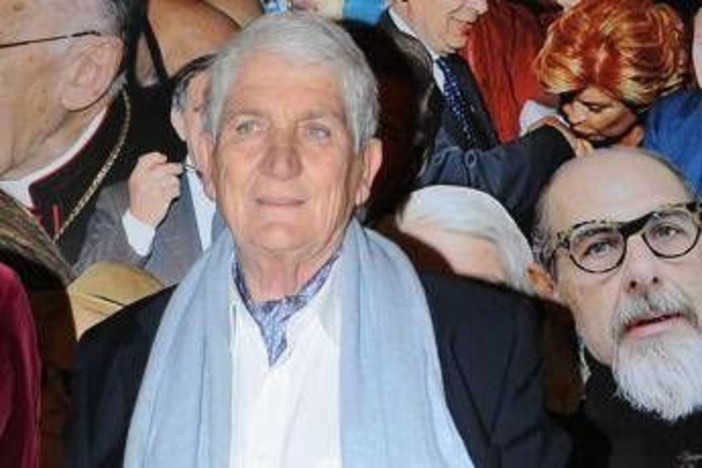 Morto il fotografo Umberto Pizzi: ha immortalato per decenni i vizi mondani della politica Morto il fotografo Umberto Pizzi: ha immortalato per decenni i vizi mondani della politica
