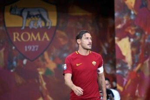 I 50 anni di Francesco Totti: mezzo secolo di classe, lealtà e amore eterno per la Roma I 50 anni di Francesco Totti: mezzo secolo di classe, lealtà e amore eterno per la Roma