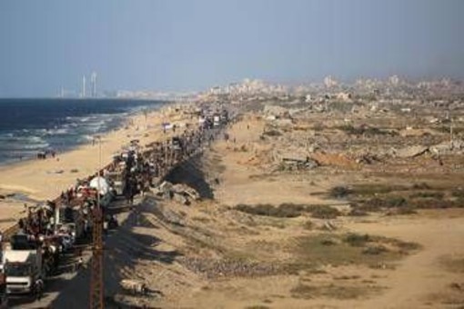 Gaza, raid senza fine sulla Striscia. Smotrich choc: &quot;Sarà una miniera d'oro immobiliare&quot;