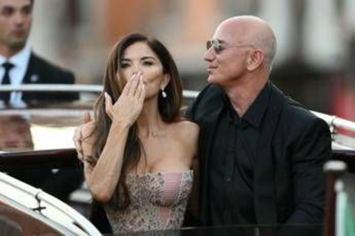 Nozze Bezos, &quot;abbiamo condiviso un sogno&quot;: i neosposi salutano Venezia
