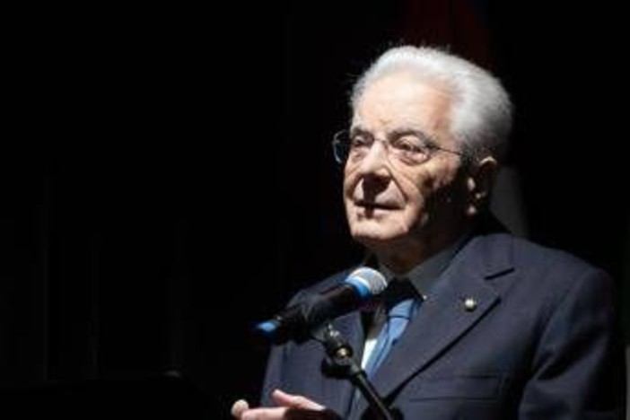 Ucraina-Russia, Mattarella: "Irresponsabile e inammissibile ridefinire confini con la forza"