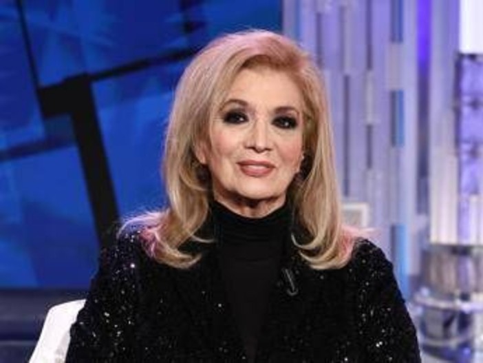 Iva Zanicchi e la caduta, il racconto a Verissimo: "C'era un buco..." Iva Zanicchi e la caduta, il racconto a Verissimo: "C'era un buco..."