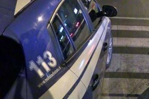 Roma, scontro tra volante della polizia e auto in fuga: tre feriti