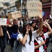 Proteste nei licei in Francia, il prof: "Le occupazioni contro i tagli all'educazione" Proteste nei licei in Francia, il prof: "Le occupazioni contro i tagli all'educazione"