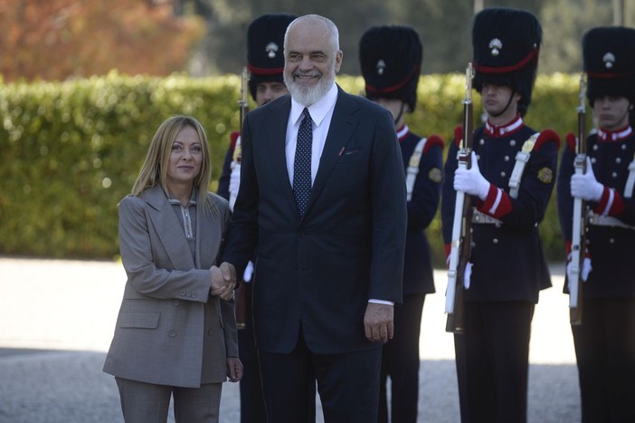 Italia-Albania, Meloni “Giornata storica per legame, avanti protocollo migranti” Italia-Albania, Meloni “Giornata storica per legame, avanti protocollo migranti”
