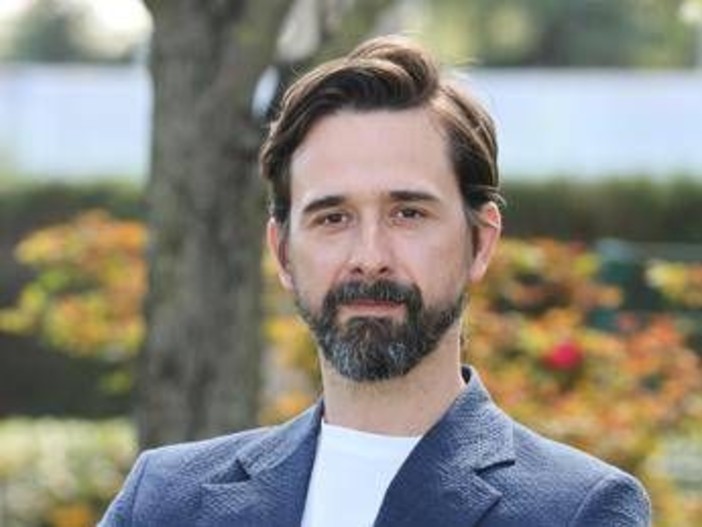 Roma, l'attore Davide Iacopini investito da microcar mentre era in monopattino: ricoverato in prognosi riservata