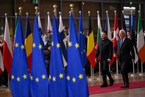 Ucraina, Ue approva nuove sanzioni contro la Russia. Zelensky: &quot;Più pressione per cessate il fuoco&quot;