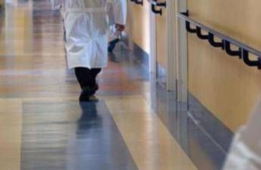 Meningite, casi in Abruzzo e a Parma: come si prende, sintomi, vaccini