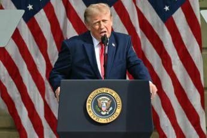 11/9: Trump: "Non dimenticheremo mai, è motivo per cui oggi combattiamo"