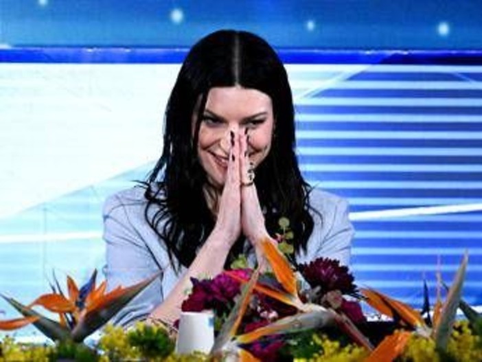 Sanremo, Pausini a Conti: "Ora per me sei un uomo importante come Baudo" Sanremo, Pausini a Conti: "Ora per me sei un uomo importante come Baudo"