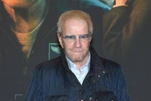 Malore per Christopher Lambert, l'attore stava firmando autografi quando è collassato: portato in ospedale Malore per Christopher Lambert, l'attore stava firmando autografi quando è collassato: portato in ospedale
