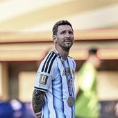 Messi torna in Argentina, oggi i funerali e l'ultimo saluto a papà Jorge Messi torna in Argentina, oggi i funerali e l'ultimo saluto a papà Jorge