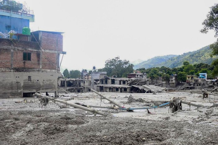 Nepal, sale a 389 il bilancio delle vittime