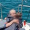 Bimbo di 5 anni e nonna trascinati al largo con il materassino - Video