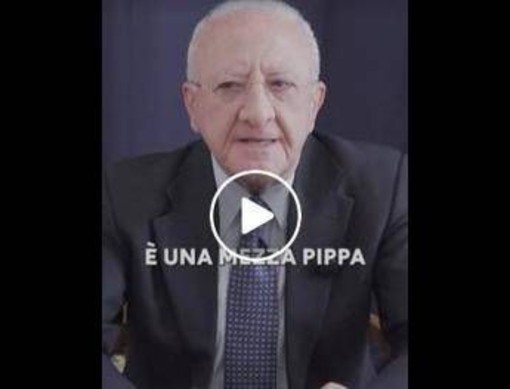 De Luca e la scarcerazione di Siher: "Siamo passati da Che Guevara a Youssef, emaciato con baffetti a coda di topo"