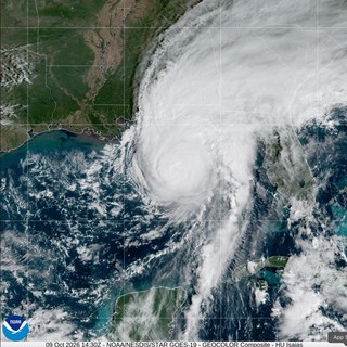 Usa, l’uragano Isaia raggiunge le coste della Florida. Venti a 165 km/h