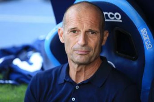 Napoli, tifosi furiosi con Allegri: "Troppo presto per dimettersi?" Napoli, tifosi furiosi con Allegri: "Troppo presto per dimettersi?"
