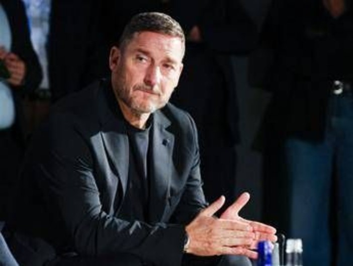 Totti e la paura del Covid: "Stavo per morire, mi ha chiamato Pier Silvio Berlusconi" Totti e la paura del Covid: "Stavo per morire, mi ha chiamato Pier Silvio Berlusconi"