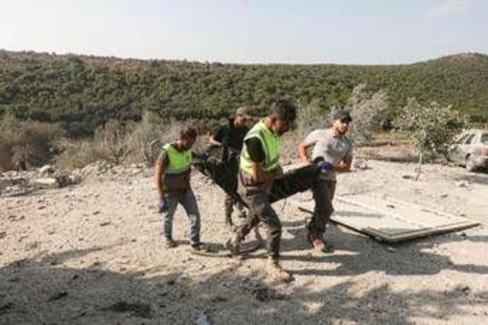 Libano, attacchi israeliani nel sud del paese: almeno 9 morti tra cui donne e bambini Libano, attacchi israeliani nel sud del paese: almeno 9 morti tra cui donne e bambini