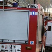 Fiamme tra Campomarino e Termoli minacciano le case, stop circolazione treni su Pescara-Bari