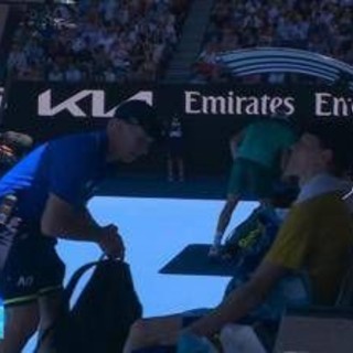 Sinner, problemi contro Spizzirri: crampi agli Australian Open Sinner, problemi contro Spizzirri: crampi agli Australian Open