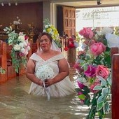 La chiesa è allagata ma il matrimonio 's'ha da fare' La chiesa è allagata ma il matrimonio 's'ha da fare'