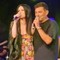 Max Giusti e la sorpresa a Gatteo, tra il pubblico c'è Laura Pausini: duetto sul palco e pubblico in piedi