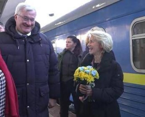 Von der Leyen in Ucraina con Costa: "Pace a condizioni Kiev". Zelensky: "Putin ha fallito" Von der Leyen in Ucraina con Costa: "Pace a condizioni Kiev". Zelensky: "Putin ha fallito"