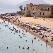 Caldo, nuova ondata a passo lento: oggi 6 città con bollino arancione ma domani scendono a 4