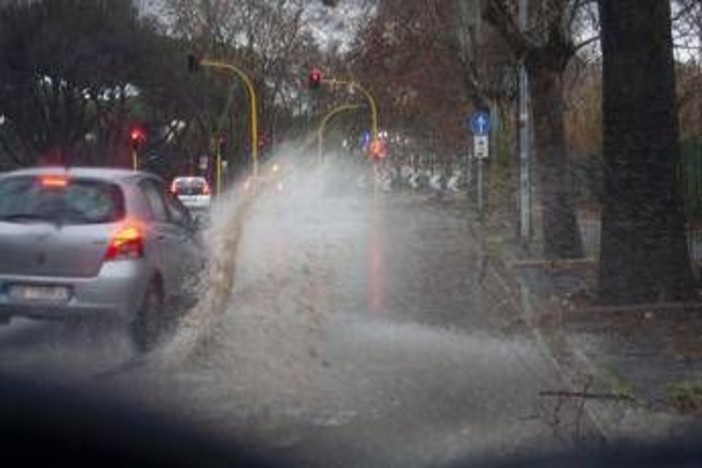 Maltempo, un morto nel Senese. Una donna annega in auto a Udine Maltempo, un morto nel Senese. Una donna annega in auto a Udine