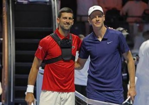 Djokovic si 'inchina' a Sinner: &quot;Troppo forte, mi ha preso a calci nel c...&quot;