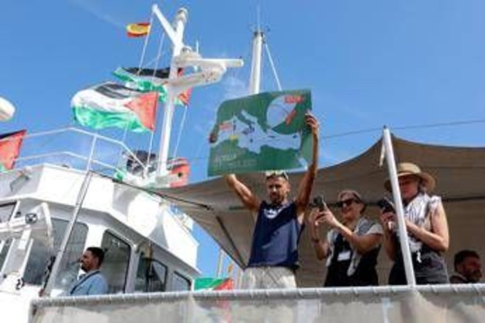 Flotilla, attivisti: &quot;Ancora 40 italiani a bordo, la missione continua&quot;