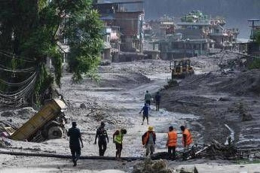 Nepal, la denuncia degli esperti: "C'erano segnali chiari prima del disastro, li hanno ignorati" Nepal, la denuncia degli esperti: "C'erano segnali chiari prima del disastro, li hanno ignorati"
