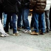 Teramo, 17enne disabile bastonato e gettato in cassonetto: la denuncia del papà sui social