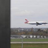 Gb, emergenza su volo British Airways per Chicago: aereo rientra a Londra Gb, emergenza su volo British Airways per Chicago: aereo rientra a Londra