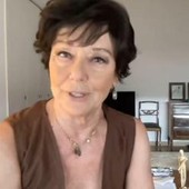 Monica Guerritore, la confessione: "Ho finito oggi la chemio, l'amore è tutto in questi momenti"