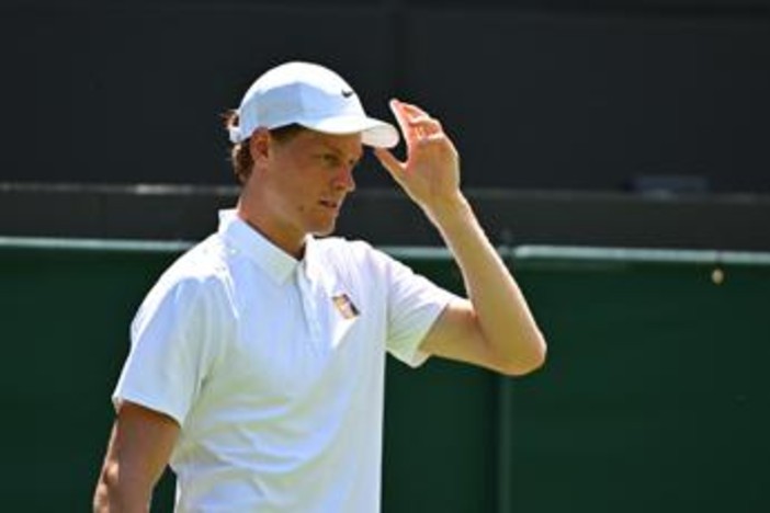 L'esordio di Sinner a Wimbledon, l'analisi del medico-fisiatra: "L'erba aumenta cadute e infortuni"