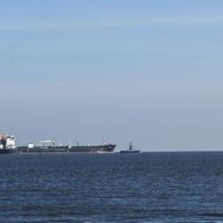 Venezuela, New York Times: "Petroliera inseguita da Usa rivendica protezione di Mosca"