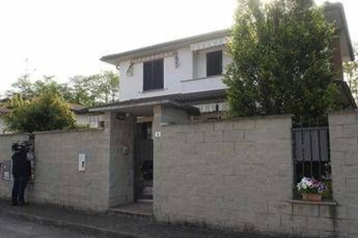 Garlasco, famiglia Poggi: &quot;Si cerca attizzatoio? In casa manca solo un martello&quot;