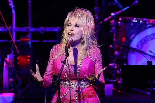 Lutto nella musica, morta a 80 anni la cantante country Dolly Parton Lutto nella musica, morta a 80 anni la cantante country Dolly Parton