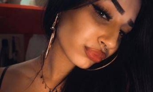 Musica techno e palloncini bianchi, l'ultimo saluto a Maria Spinelli: la 22enne italiana uccisa al rave in Svizzera Musica techno e palloncini bianchi, l'ultimo saluto a Maria Spinelli: la 22enne italiana uccisa al rave in Svizzera