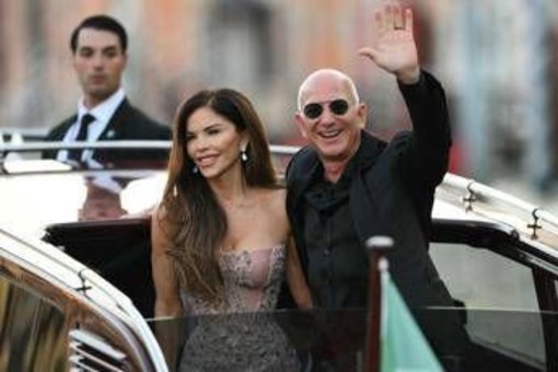 Jeff Bezos e Lauren Sanchez, gran finale all'Arsenale: show esclusivo con Usher e DJ Cassidy